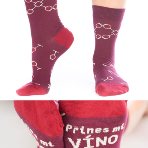 Přines víno ponožky